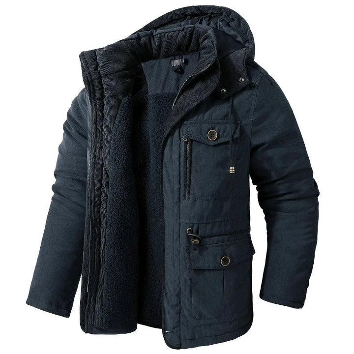 Warme heren parka met fleece voering, winddicht en waterdicht. Biedt comfort en bescherming tijdens koude winterdagen.