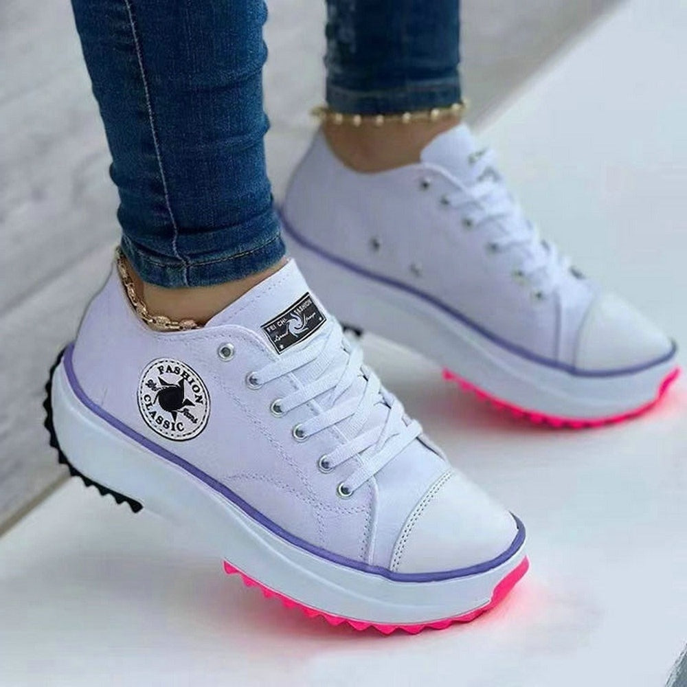 Trendy dames instappers met vrolijke zool; comfortabele damesschoenen voor elke dag.