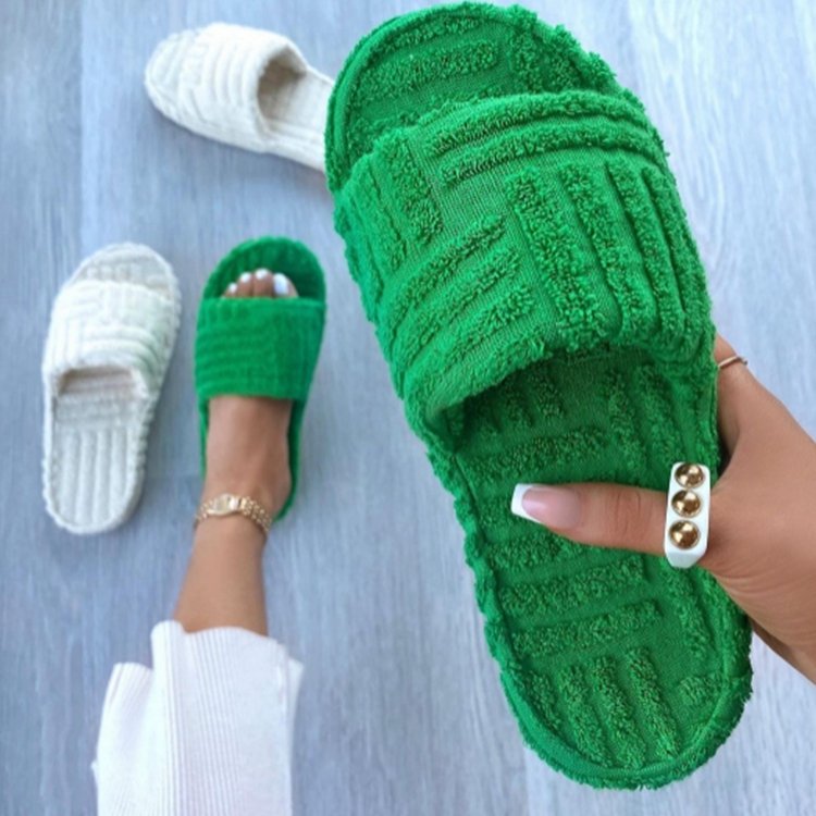 Zachte damesschoenen voor koude winterdagen aan de voeten