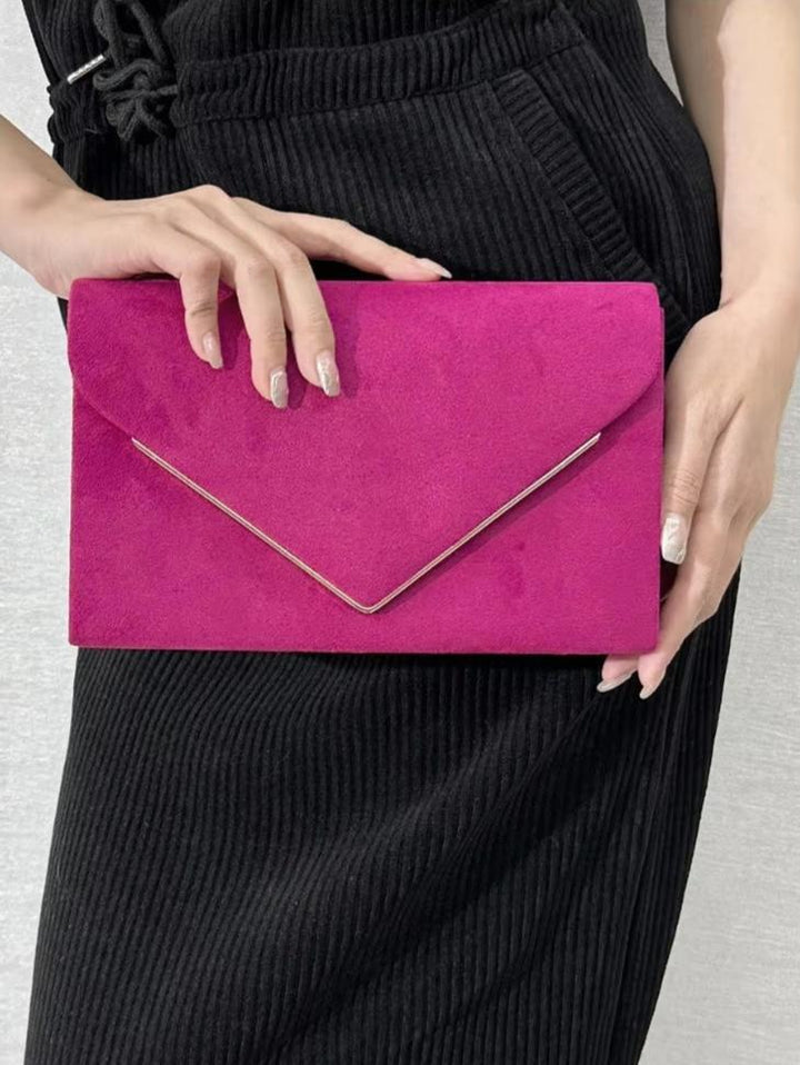 Compacte clutch voor avondjes uit met afneembare schouderketting