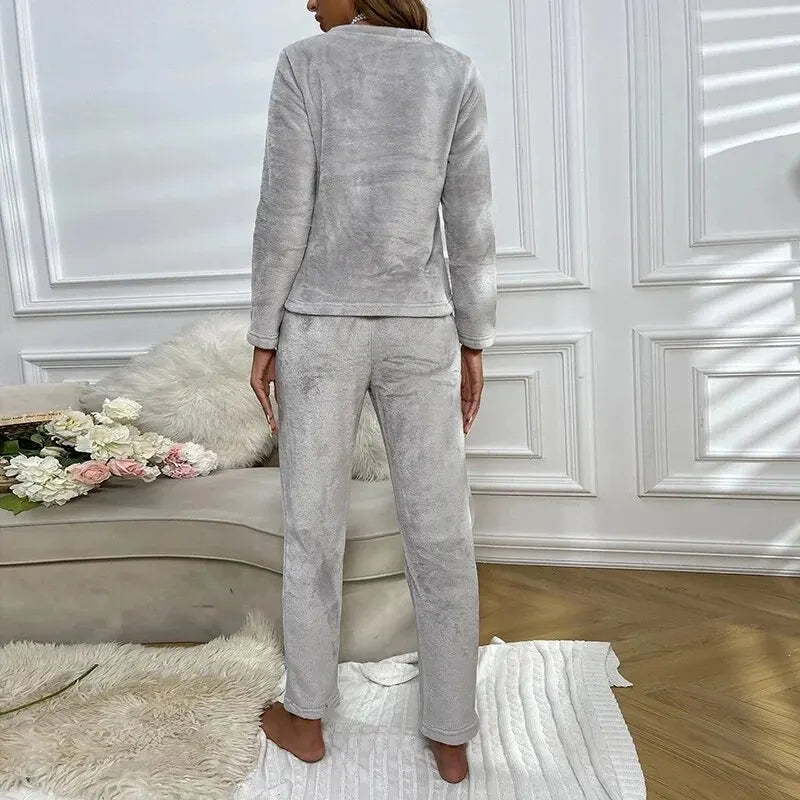Stijlvolle en warme dames homewear set in een neutrale grijstint