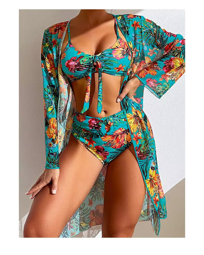 Detailopname van de turquoise dames bikini set met verstelbare schouderbandjes