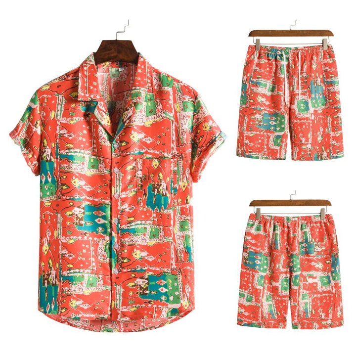 Heren outfit voor de zomer: trendy Hawaï print. Comfortabele set voor strand en festival.