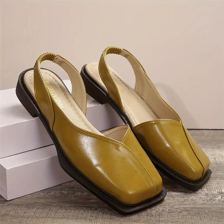 Elegante platte slingback damesschoenen, met verstelbare band en vierkante neus. Ideaal als zomer- of kantoorschoen.