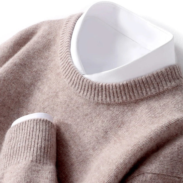Plat gelegde heren crewneck trui voor een duidelijke weergave