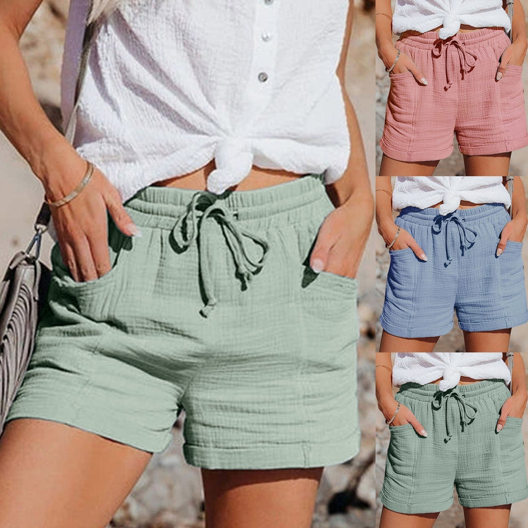 Dames zomershort in lichtgroen met handige zakken en verstelbaar trekkoord