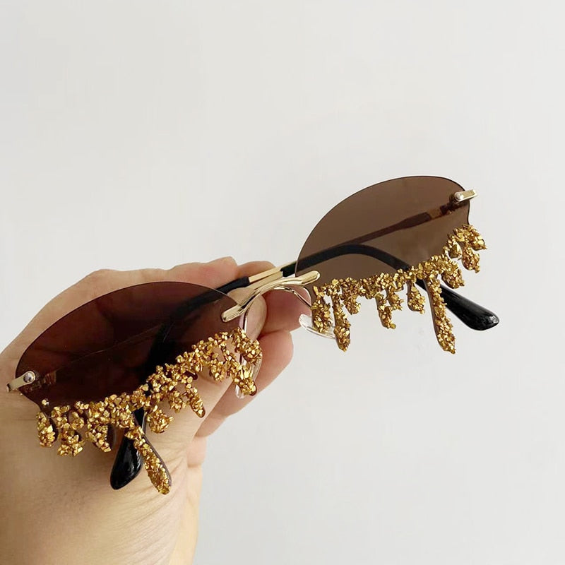 Fashion dames zonnebril met glitter, perfect als trendy accessoire voor festivals en feesten.