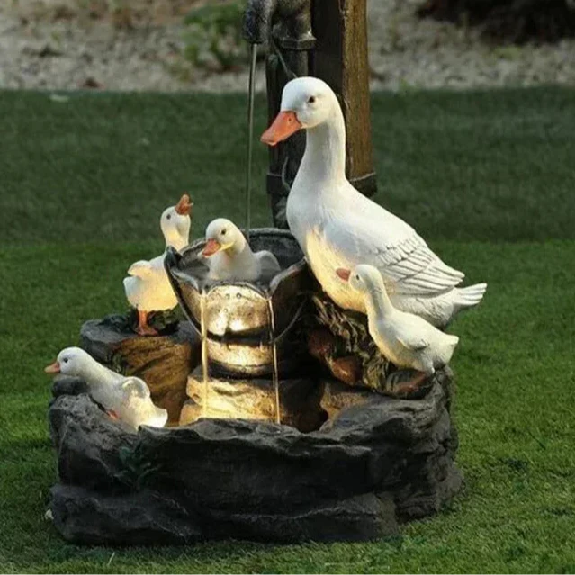 Decoratieve tuin fontein op zonne-energie voor terras en balkon.