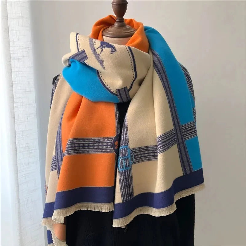 Luxe dames sjaal in helderblauwe kleurvariant met prachtig patroon