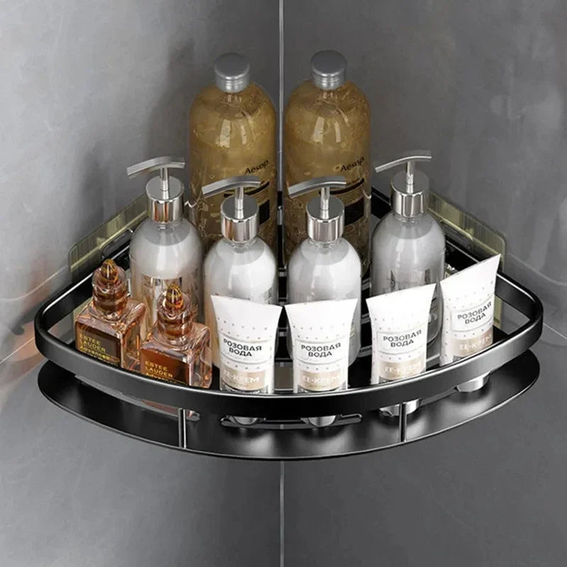 Zwart aluminium badkamer wandrek met flacons en tubes in de douche