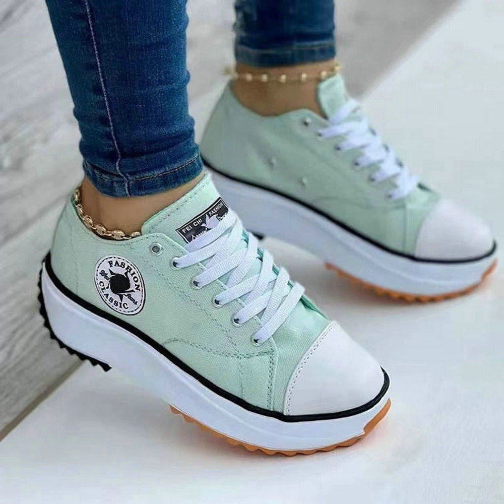 Comfortabele damesschoenen: instap sneakers met antislipzool voor veilig en stijlvol lopen.