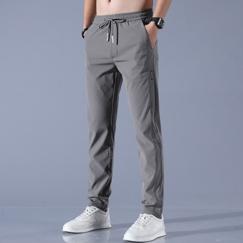 Flexibele heren sportbroek, sneldrogend, ideaal voor wandelen, outdoor avonturen en comfortabel dragen.