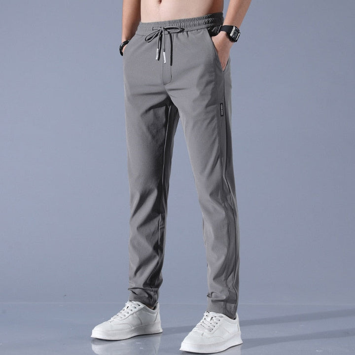 Flexibele heren sportbroek, sneldrogend, ideaal voor wandelen, outdoor avonturen en comfortabel dragen.