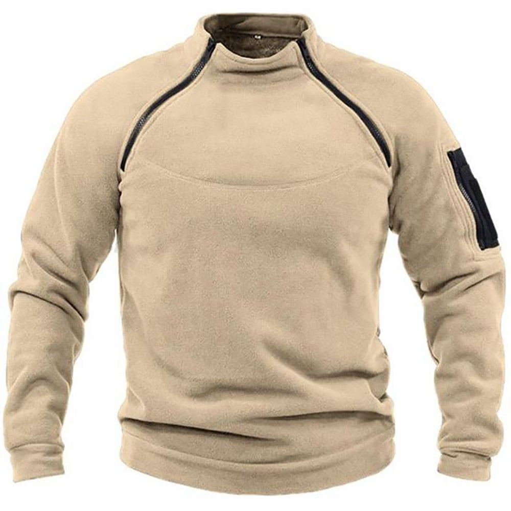 Zwarte heren tactical trui met opstaande ritskraag en handige borstzak voor outdoor activiteiten.