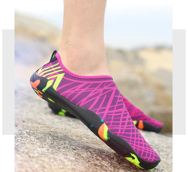 Waterschoenen met gemakkelijke instap, essentieel voor een zorgeloos strandleven en actieve watersport.