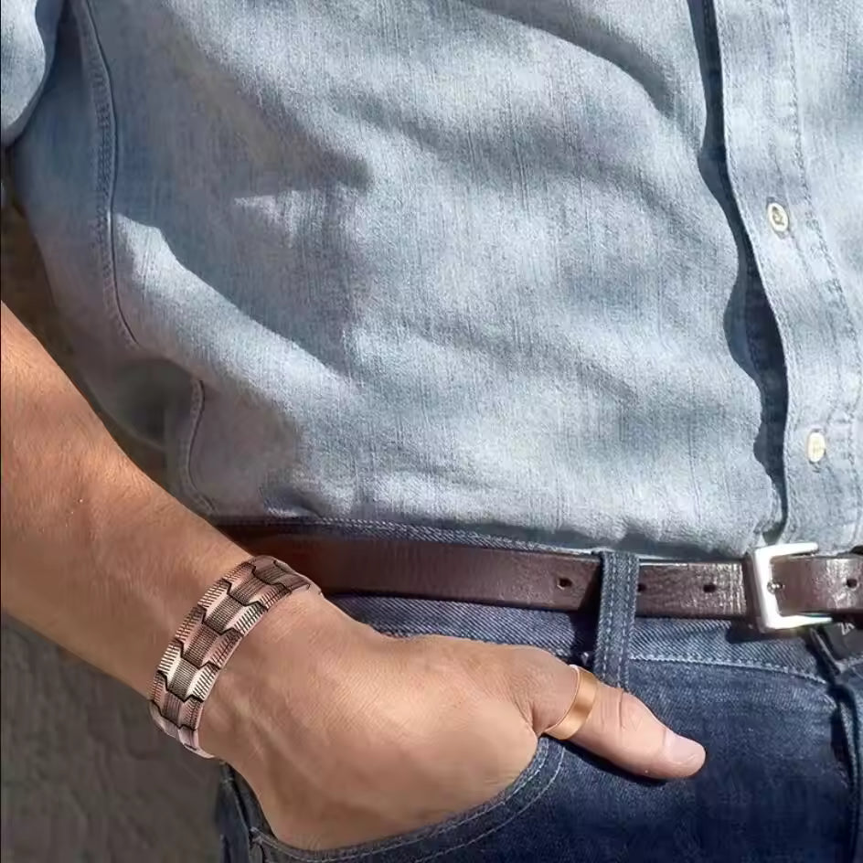 Comfortabele unisex accessoire van koper getoond vanuit een andere hoek