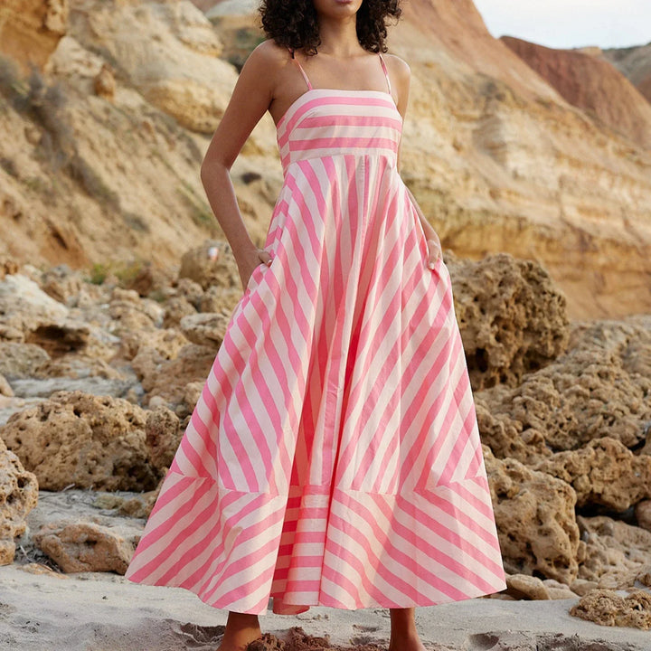 Comfortabele zomerjurk voor dames met streepjesjurk design, ideaal als strandjurk op warme dagen.