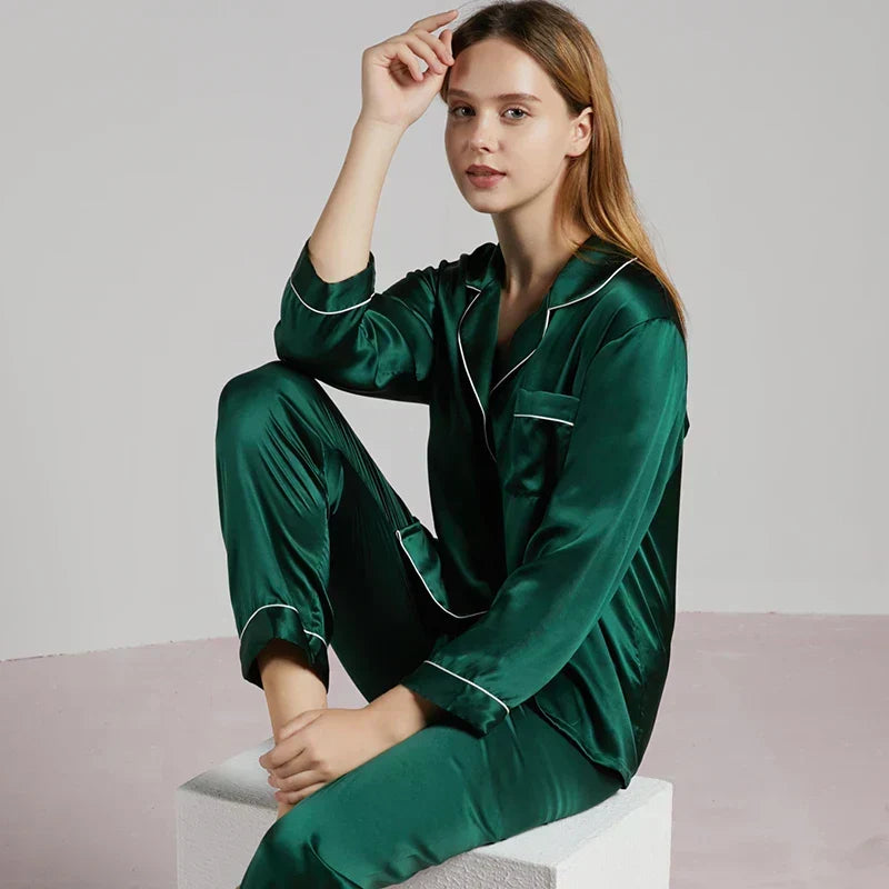 Comfortabele loungewear en luxe nachtmode getoond als perfect cadeau idee