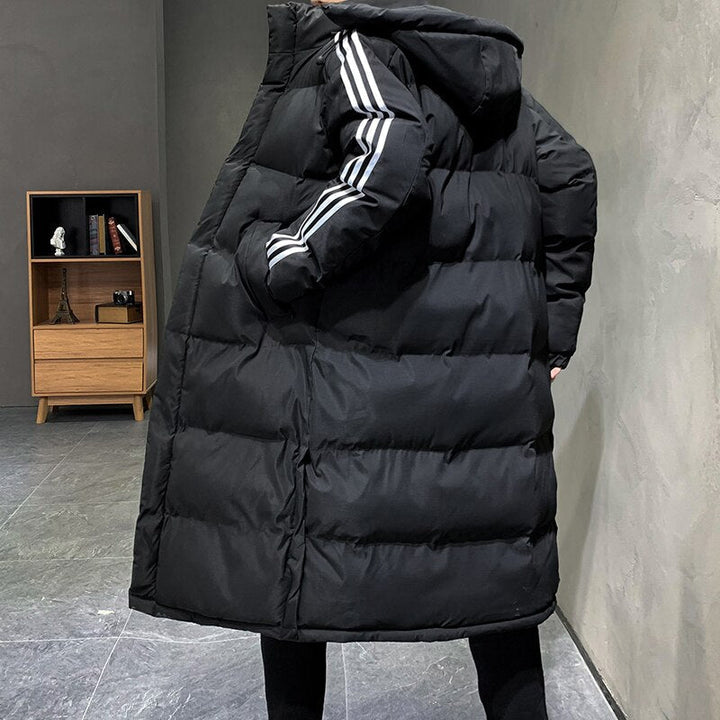 Stijlvolle lange winterjas voor heren, modern design met capuchon. Ideaal voor wintermode en casual look.