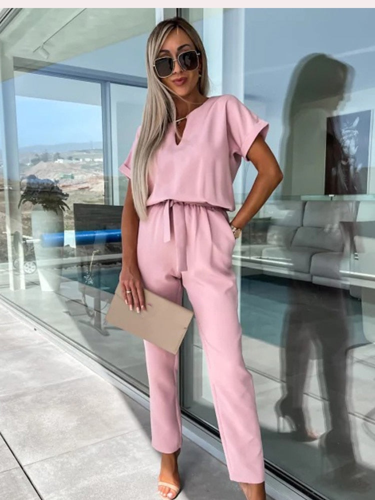 Elegante damesmode: jumpsuit met V-hals en comfortabele geplooide mouwen. Perfect voor een chique of casual look.