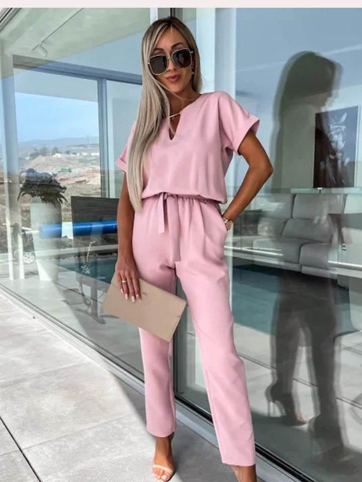 Elegante damesmode: jumpsuit met V-hals en comfortabele geplooide mouwen. Perfect voor een chique of casual look.