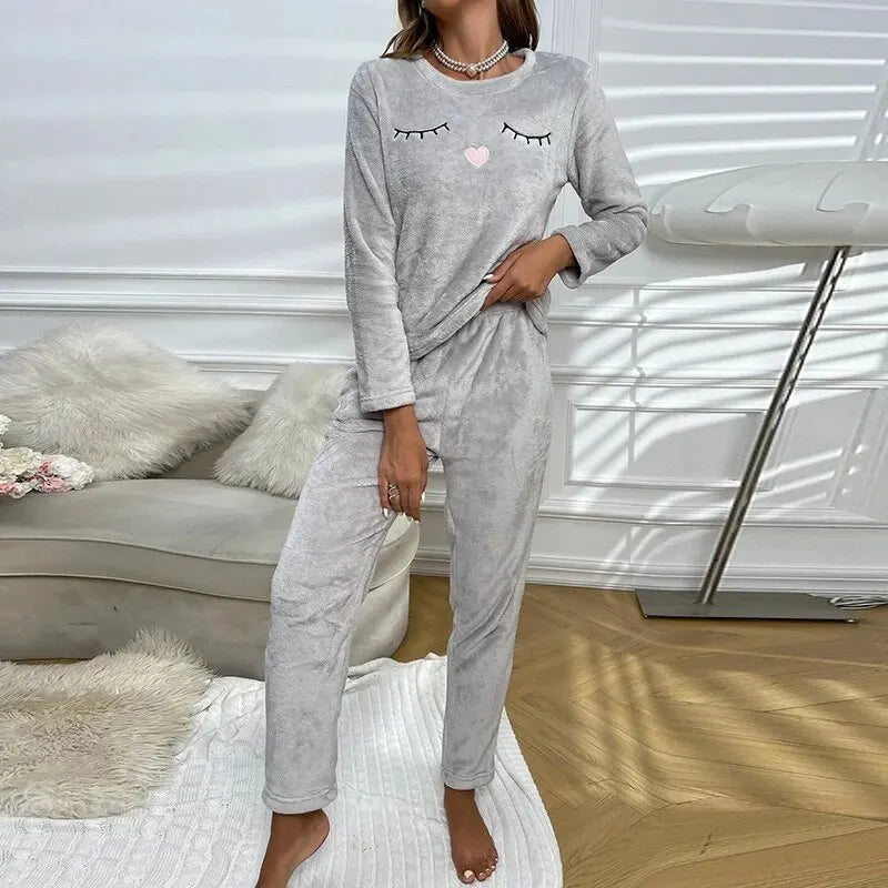 Zijdezachte textuur van de fluwelen loungewear set voor koude winteravonden