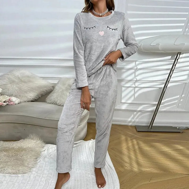 Zijdezachte textuur van de fluwelen loungewear set voor koude winteravonden