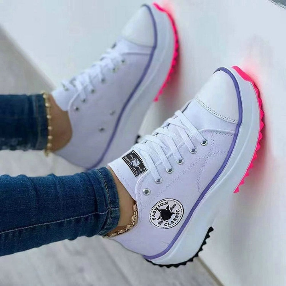 Dames klassieke instap sneakers, stijlvol en comfortabel, perfect voor dagelijks gebruik.
