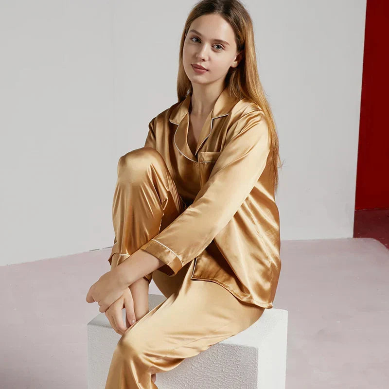 Zachte nachtkleding en slaapkleding uit de Celeste Luxe Dames Pyjama Set