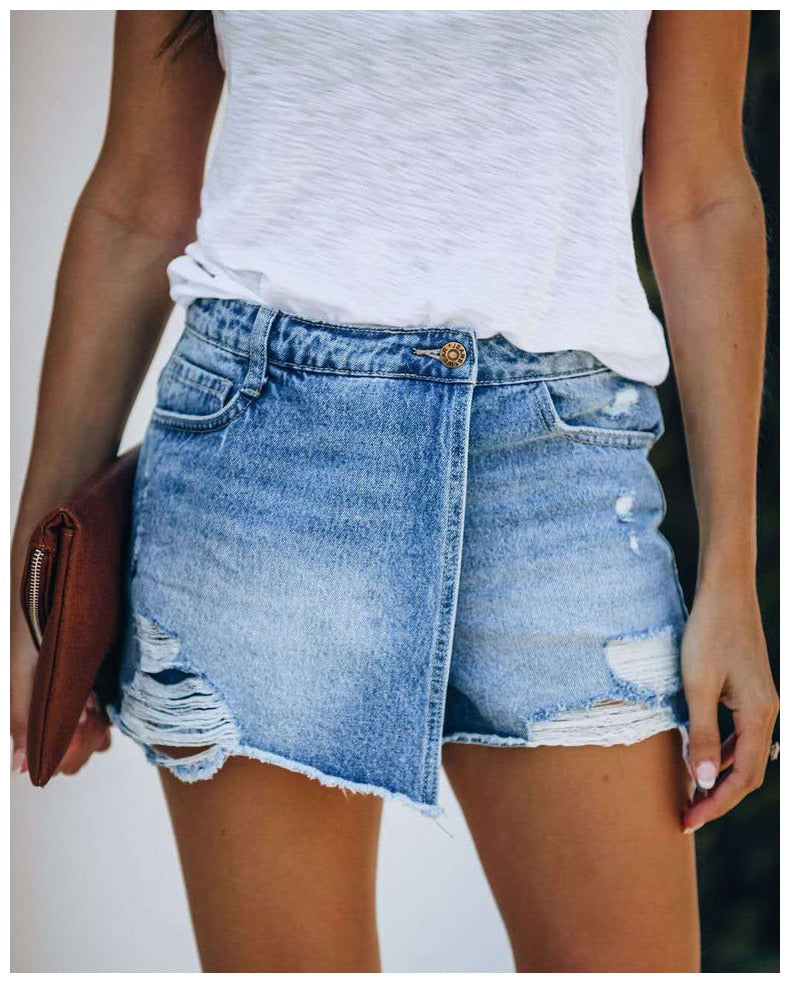 Stijlvolle dames denim skort, combinatie van korte broek en rokje voor de zomer.