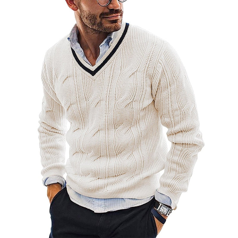 Gebreide heren trui met V-hals, stijlvol en comfortabel voor casual herenmode in de winter.
