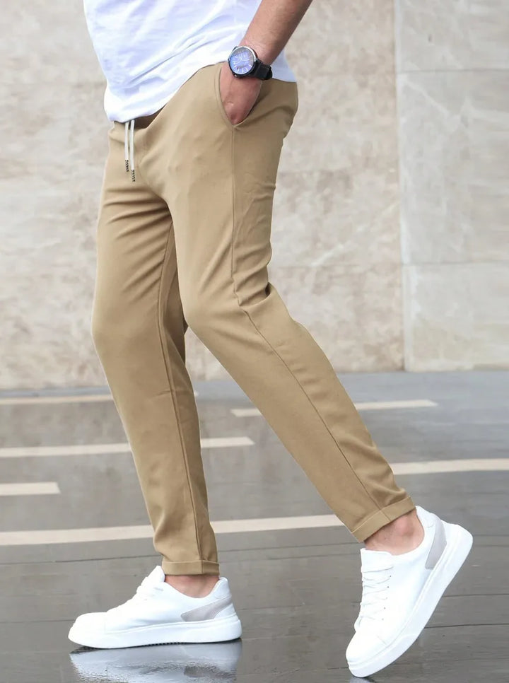 Comfortabele tapered heren broek in casual stijl met trekkoord