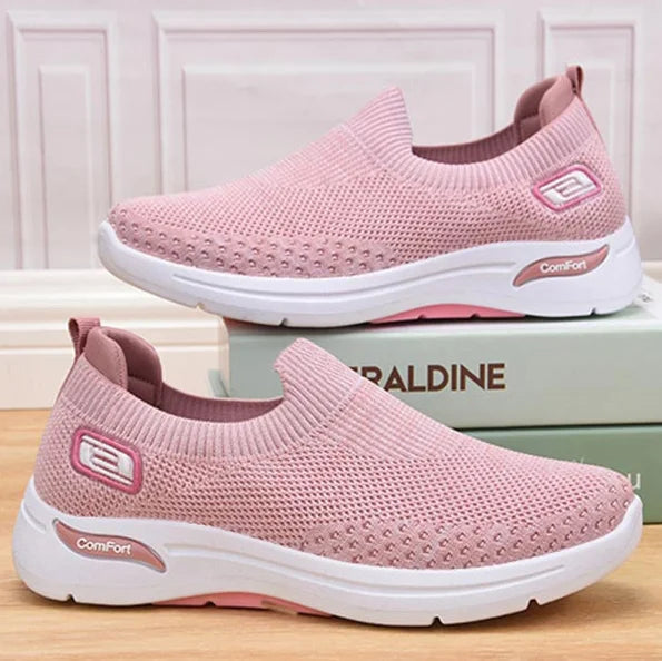 Twee roze dames instapsneakers met comfortzool.