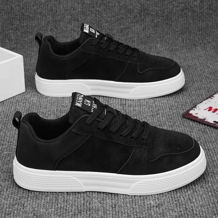 Zwarte heren sneakers met dikke witte zool