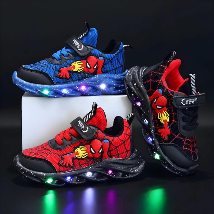 Kinder Superheld LED sneakers met klittenband en kleurrijke lichtjes voor jongens en meisjes.