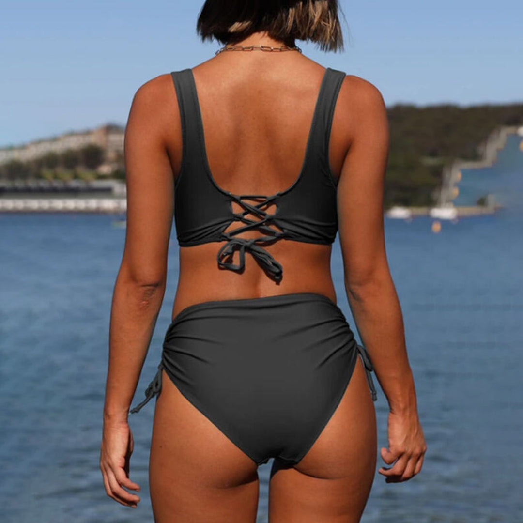 Achterkant van de zwarte Dames Bikini Anna