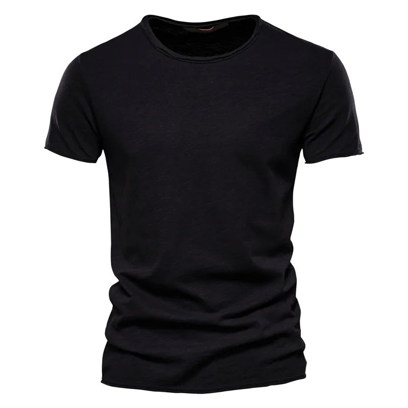 Stijlvol heren t-shirt met korte mouw en ronde hals. Kreukvrij en ademend, altijd een verzorgde look.