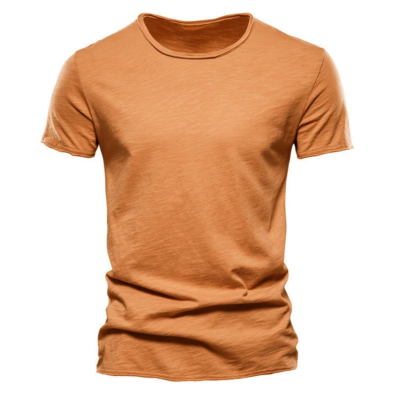 Ademend heren t-shirt met ronde hals en korte mouw. Blijft kreukvrij, ideaal voor onderweg en dagelijks comfort.