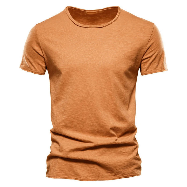 Ademend heren t-shirt met ronde hals en korte mouw. Blijft kreukvrij, ideaal voor onderweg en dagelijks comfort.