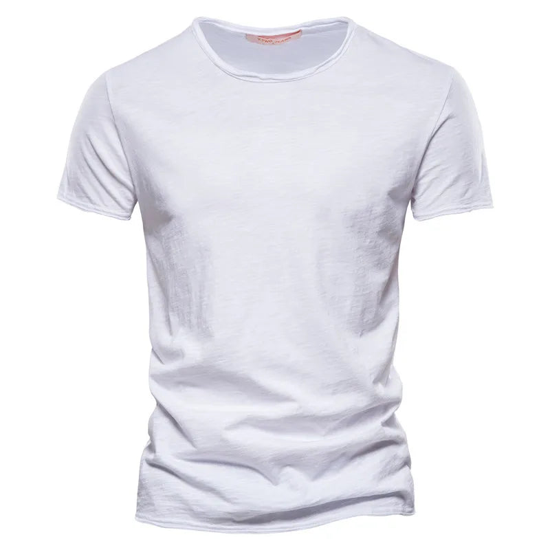 Dagelijks comfortabel heren basisshirt. Ademend, kreukvrij en zacht, met klassieke ronde hals en korte mouw.