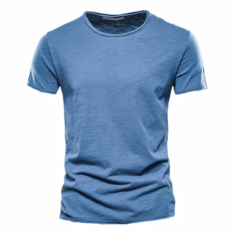 Kwalitatief heren t-shirt. Ademend, kreukvrij, met korte mouw en ronde hals. Simpel en comfortabel.