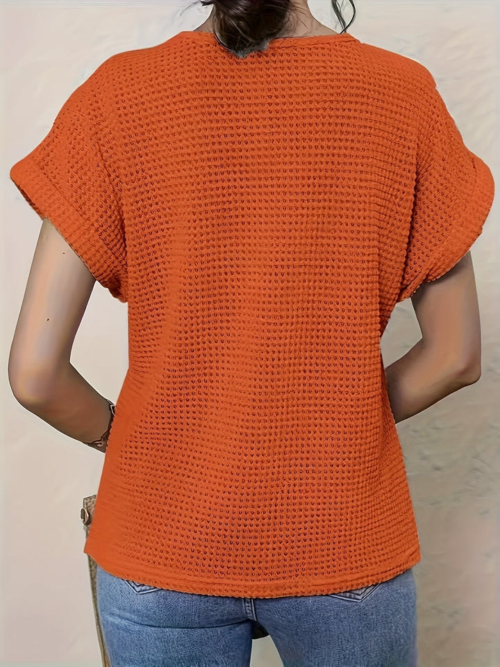 Zomerkleding voor dames: luchtige top met elegante details