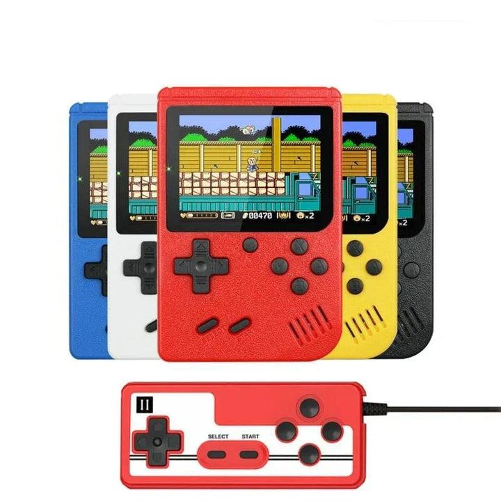 Retro gaming console in een hand, klaar om te spelen. 400-in-1 klassieke spellen bieden draagbaar plezier.
