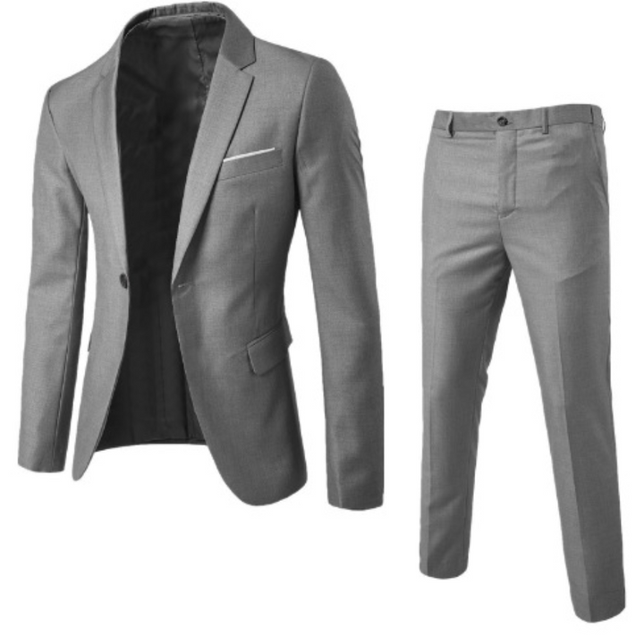 Detailopname van grijs colbert en bijpassende pantalon van een herenpak