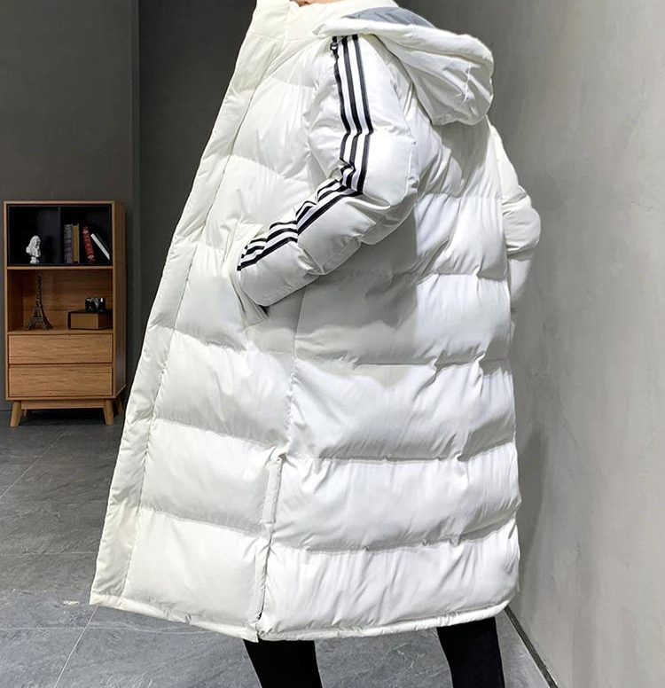 Luxe warme lange winterjas voor heren, met comfortabele stof en praktische capuchon. Essentieel voor de winter.