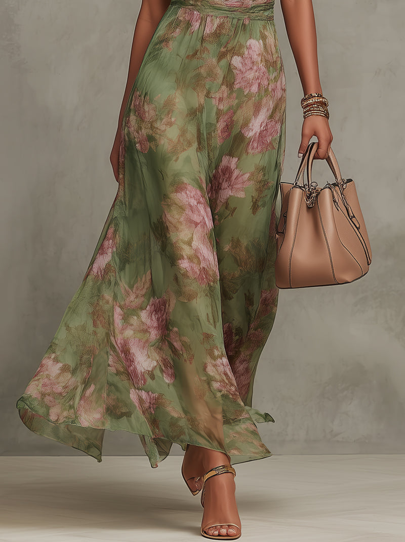 Groene dames maxi jurk met halternek en bloemenprint, getoond als elegante zomerjurk voor feestelijke gelegenheden