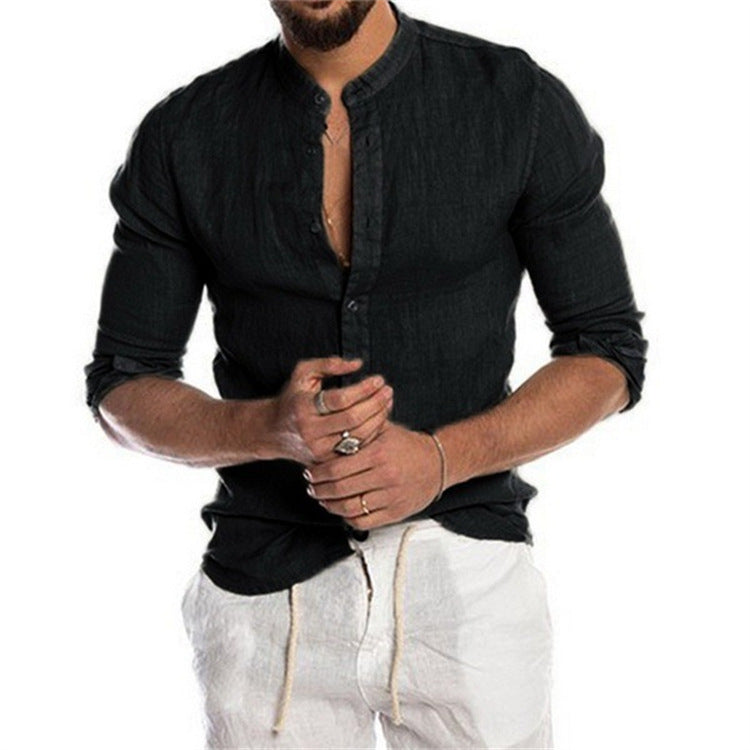 Zwarte heren blouse met opstaande kraag gedragen door model