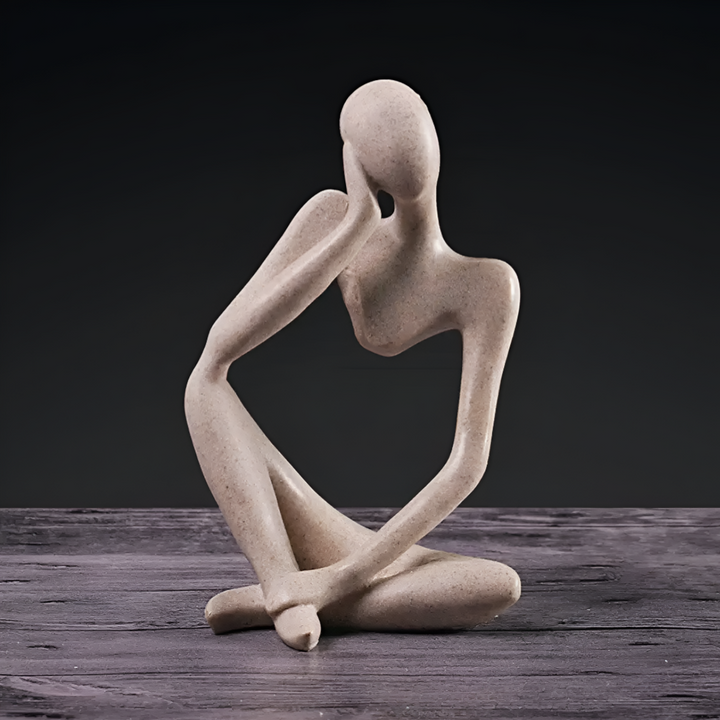 Hars sculptuur 'De Denker', abstracte kunst voor woondecoratie of kantoor, nodigt uit tot contemplatie.