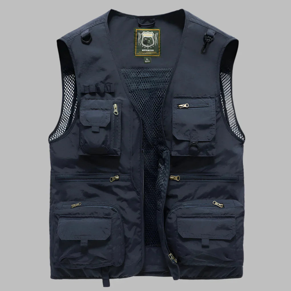 Praktisch heren outdoor zomervest met robuuste ritsen en meerdere zakken, zowel casual als sportief te dragen.