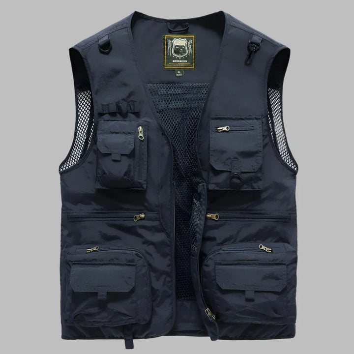 Praktisch heren outdoor zomervest met robuuste ritsen en meerdere zakken, zowel casual als sportief te dragen.